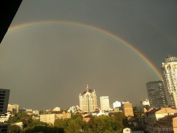 Подвійна веселка над Києвом (фото). Це хороший знак. Подвійна веселка у Києві захопила користувачів соцмереж