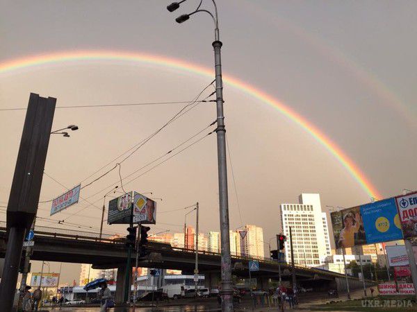 Подвійна веселка над Києвом (фото). Це хороший знак. Подвійна веселка у Києві захопила користувачів соцмереж