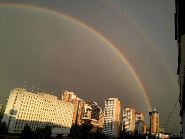 Подвійна веселка над Києвом (фото). Це хороший знак. Подвійна веселка у Києві захопила користувачів соцмереж