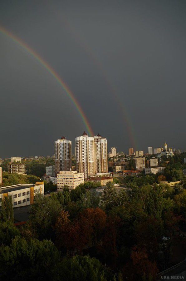 Подвійна веселка над Києвом (фото). Це хороший знак. Подвійна веселка у Києві захопила користувачів соцмереж