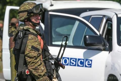 Місія ОБСЄ вчора зафіксувала в Донецькій області понад 230 вибухів. Спеціальна моніторингова місія ОБСЄ заявляє, що вчора, 8 вересня, в той день, коли в Мінську зустрічалася Тристороння контактна група по врегулюванню ситуації на Донбасі, зафіксувала в Донецькій області 231 вибух.