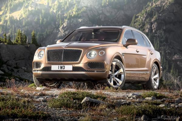 Bentley стала виробником позашляховиків (фото, відео). Британська компанія представила свій перший серійний позашляховик Bentayga. У Bentley «скромно» охарактеризували новинку як кращу в усьому і пообіцяли почати продажі на початку 2016 року.