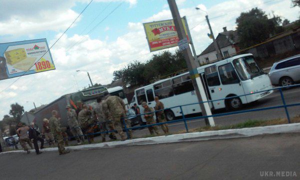  Автобус з військовими під Харковом  потрапив у ДТП (ФОТО). Аварія сталася вчора, 9 вересня, в селищі Пісочині.