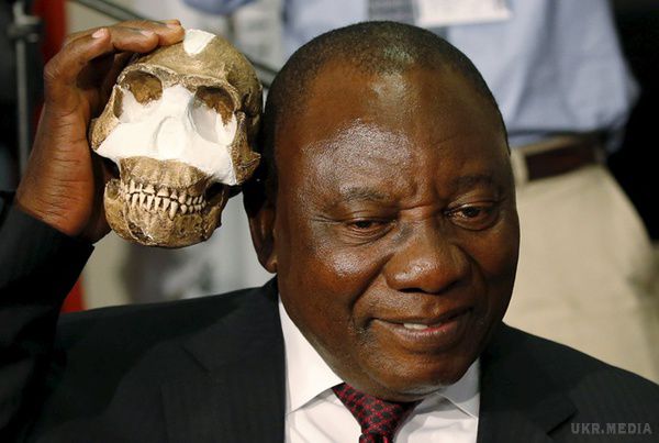  Невідомий вид людей  знайшли в африканському могильнику (відео). У Південній Африці були знайдені останки древньої людини віком близько 100 тисяч років.