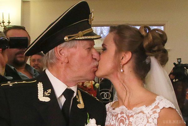 Іван Краско про першу шлюбну ніч з Наталкою: " Проведемо в кімнатці, де жили з Кірою" (фото). Актор театру і кіно Іван Краско взял в дружини починаючу актрису Наталію Шевель. 