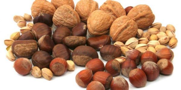 Що корисніше: арахіс або волоський горіх?. У горіхах міститься дуже багато мінеральних речовин і вітамінів.