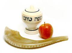 Рош а-Шана — єврейський Новий Рік. 14 вересня Єврейське свято Рош а-Шана відзначається на честь створення світу. Звук шофара (баранячий ріг) закликає: «Прокиньтеся ті, хто дрімає...»