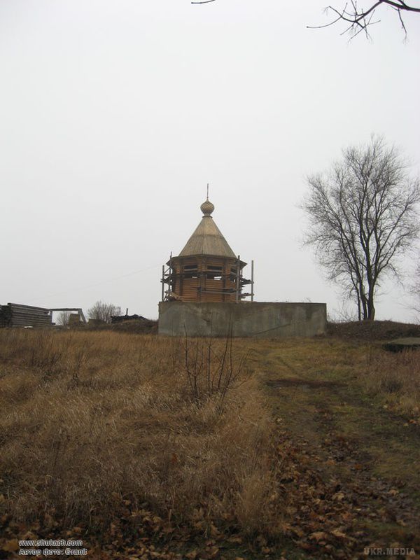 На Хмельниччині збирали гроші на церкву "ДНР". Скриньки для збору коштів нібито на відновлення храму святого Олександра Невського у селі Авдотьїно, яке знаходиться на підконтрольній бойовиками території "ДНР" в передмісті Донецька, виявили активісти в одному із супермаркетів Кам'янця-Подільського. 
