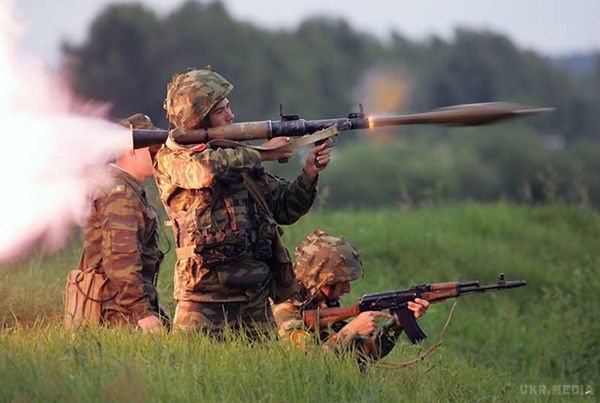 В зоні АТО диверсанти підірвали машину військових. У селі Валуйском, Станично-Луганського району відбувся напад на автомобіль ЗСУ.