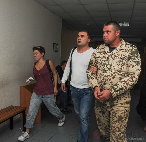 Комбат 28-ї мехбригади за хабар пропустив через блокпости 350 вантажівок. Товариші по службі, однак, кажуть, що до незаконних перевезень в зоні АТО причетні вищі чини.