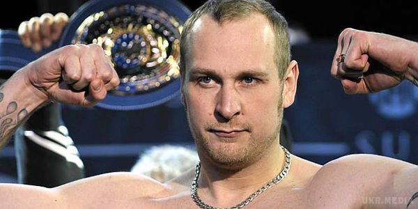 Колишній чемпіон Європи допоможе Кличко у підготовці до бою з Ф'юрі. Колишній чемпіон Європи Роберт Хеленіус допоможе Володимиру Кличко в підготовці бою з Тайсоном Ф'юрі.