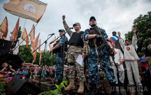Здоровенькі були: П’ятеро «міністрів ЛНР» отримують пенсії в Україні. У той час, коли прості громадяни віддають останні гроші для допомоги армії, а переселенці скитаються по усій країні, колаборанти спокійно продовжують отримувати українські пенсії.