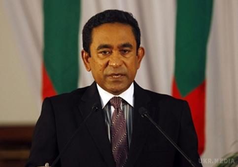 На Мальдівах вибухнув катер з президентом країни і його дружиною. 