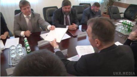 Наглядова рада підписала контракт з новим керівником "Укрнафти". Наглядова рада нафтовидобувної компанії "Укрнафта" підписала трудовий контракт з головою правління Марком Роллінзом.