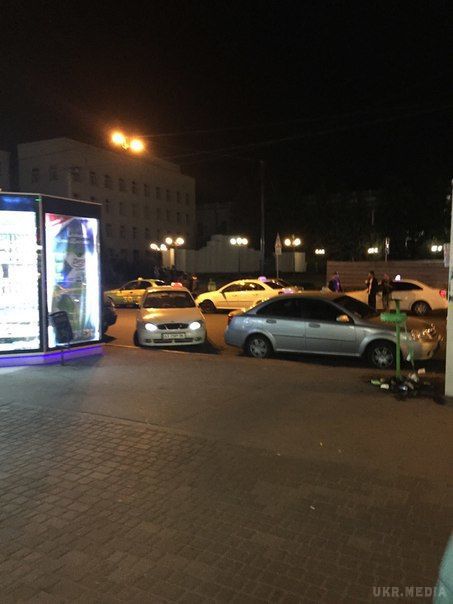 У центрі Харкова сталася перестрілка – соцмережі (фото). До місця події за викликом прибуло одразу кілька підрозділів МВС