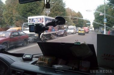 У центрі Житомира паралізовано рух автотранспорту . У місті сталися дві аварії