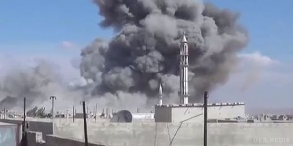 Відео наслідків ударів російської авіації по провінції Хомс в Сирії.  Журналісти з місця подій повідомляли про десятки загиблих .