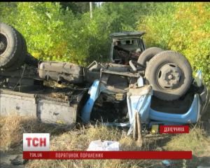 Під Горлівкою підірвалася вантажівка з українськими бійцями (відео). Військовослужбовці 17-го батальйону підірвалися на фугасі, в зоні де ворог нещодавно вів атакувальні дії.