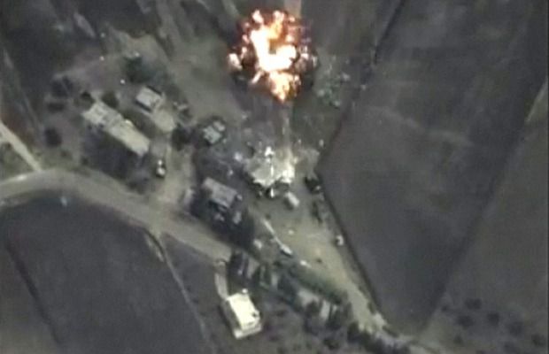 Про все детально: Опубліковані фото і супутникові знімки наслідків ударів російської авіації у Сирії. Світлини демонструють руйнування у трьох сирійських провінціях.