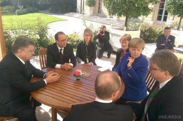 Нормандська четвірка сіла за стіл переговорів (фото). У Парижі розпочалися переговори в "нормандському форматі" з участю глав Франції, Німеччини, України і РФ.