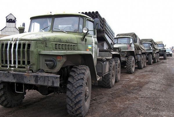 Українські військові і сили "ЛНР" почали відведення озброєнь. 3 жовтня Генштаб України оголосив про початок відвід озброєнь. 