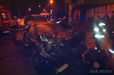 Кривава ДТП в Черкасах: зіткнулися 3 авто, багато загиблих і травмованих. Під час аварії загинули троє пасажирів, ще вісім людей травмовані