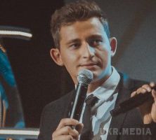 Нова хвиля 2015: українець Коля Серга став ведучим першого конкурсного дня (ФОТО). 3 жовтня 2015 року на конкурсі Нова хвиля 2015 в Сочі відбувся перший конкурсний день.