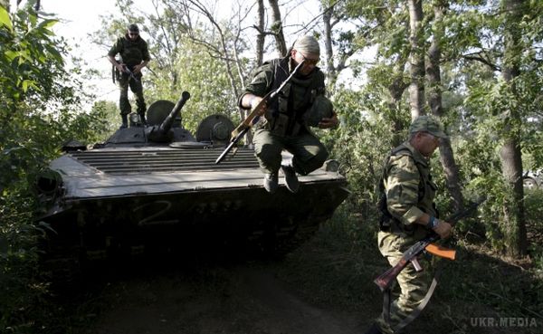 Протягом доби бойовики один раз били з гранатомета на Маріупольському напрямку - штаб АТО. В зоні АТО протягом вчорашньої доби супротивник майже повністю дотримувався мирних домовленостей.