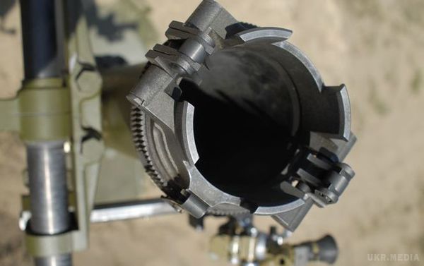 На озброєння ЗСУ незабаром повинен надійти новий 120 мм міномет українського виробництва Молот(відео). Міномет оснащений прицілом MUM 706 M