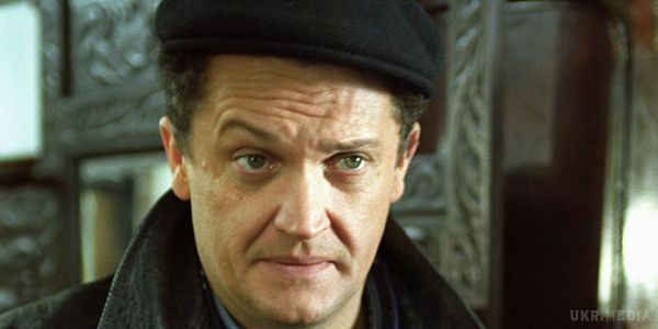 Зірка "Перевізника" помер в гримерці. Відомий британський актор Алекс Джанніні помер у віці 52 років в Англії.