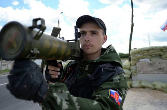 Терористи порушили перемир'я, четверо українських військових поранен-прес-центр АТО. Бойовики вистрілили протитанковою керованою ракетою з української опорного пункту в районі села Троїцьке Луганської області.