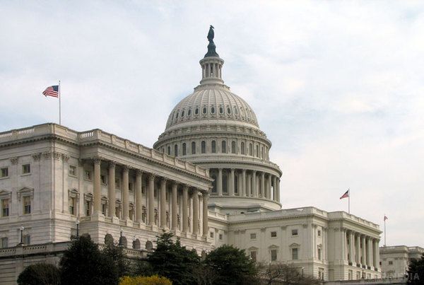 Про постачання зброї Україні у США прийняли законопроект. Законопроект, що передбачає можливість початку поставок Вашингтоном зброї Україні, прийняв сенат Конгресу США.