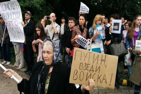 Війна закінчилася: як жити з сепаратистами. Конфлікт на Донбасі переходить в "холодну" фазу. Частина території України залишилася під контролем сепаратистів, і тепер Києву доведеться налагоджувати відносини з "окремими районами Донецької та Луганської областей".
