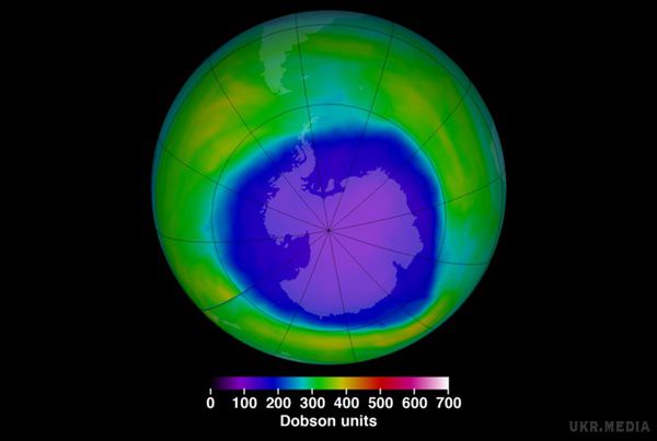 Величезна озонова діра росте над Антарктидою. Захисний купол планети стає все тоншим з кожним роком.