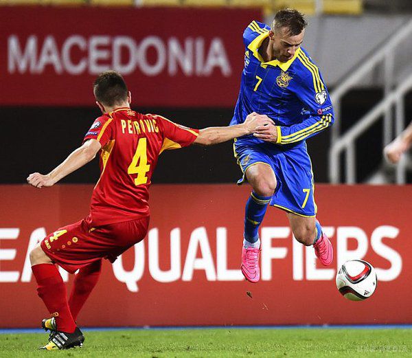 Євро-2016: як збірна України обіграла команду Македонії (фото). У першому таймі жодній з команд не вдалося створити гольові моменти.