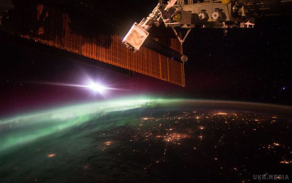  Знімок північного сяйва NASA опублікувало з космосу. NASA опублікувало фотографію північного сяйва, зроблену з Міжнародної космічної станції.