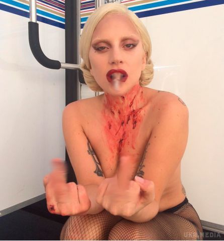  Леді Гага шокувала громадськість (фото). Співачка оголилася