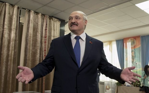  ЦВК Білорусі: Лукашенко отримав 83,5% голосів виборців. На виборах Президента Білорусі переміг Олександр Лукашенко, набравши, за попередніми даними, 83,49% голосів.