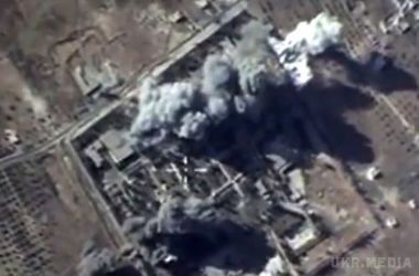 Сирію нещадно бомблять (відео). Снаряди скидають на об'єкти в населених пунктах