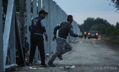 ЄС запропонує Туреччині скасування віз в обмін на допомогу з мігрантами. Делегація європейських комісарів прямує до Туреччини, щоб обговорити проект угоди про спільну діяльність в питанні мігрантів.