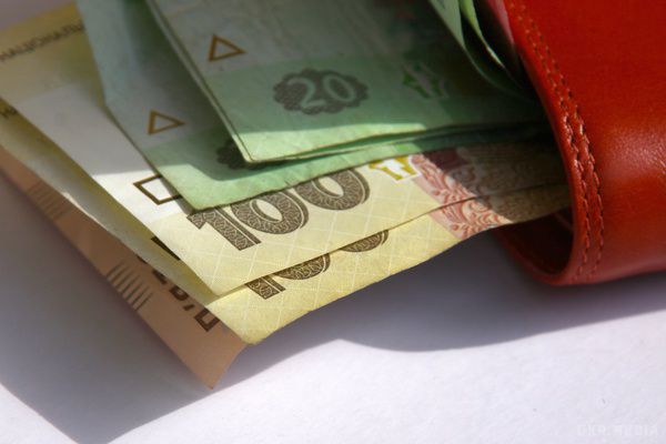 В Україні затвердили рівень середньої зарплати. Пенсійний фонд України затвердив показник середньої заробітної плати (доходу) в середньому на одну застраховану особу у сумі 3 502 гривень 62 копійки.