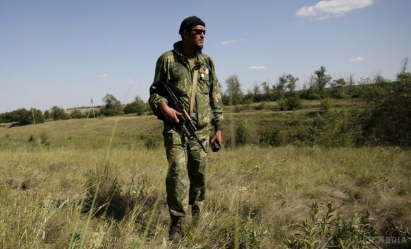  Бойовик в зоні АТО розстріляв колег і дезертирував - розвідка Міноборони. В зоні антитерористичної операції бойовик розстріляв колег і дезертирував.