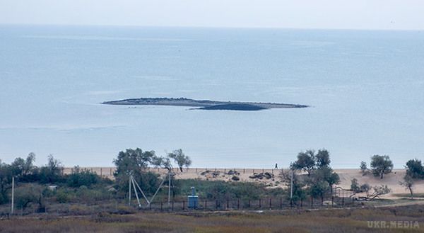 В Азовському морі відбулося виверження вулкану (фото). Внаслідок виверження грязьового вулкана поблизу станиці Голубицької Краснодарського краю Росії в Азовському морі утворився острів. 