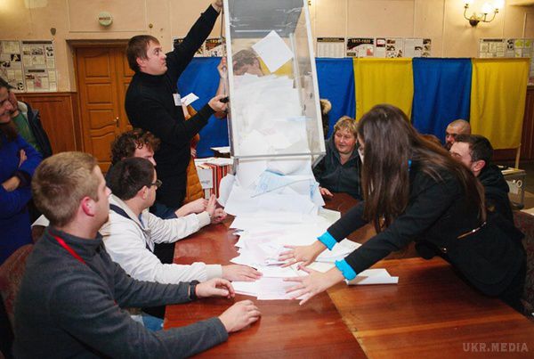 Як партії поділили Україну? Підсумки виборів. За попередніми результатами можна сказати, що жодна політична сила, в тому числі і провладні партії коаліції, не буде володіти абсолютною більшістю в місцевих органах. 