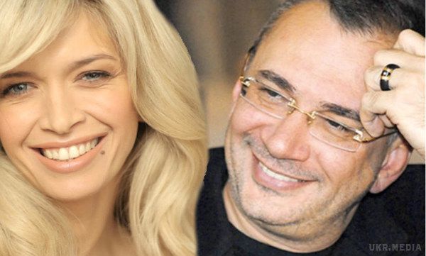 Віра Брежнєва втекла зі свого весілля (відео). Екс-учасниця групи "ВІА Гра" Віра Брежнєва і продюсер колективу Костянтин Меладзе узаконили свої стосунки в Італії. З мерії міста Форте-Дай-Мармі, у якій пару розписали, співачці довелося тікати.