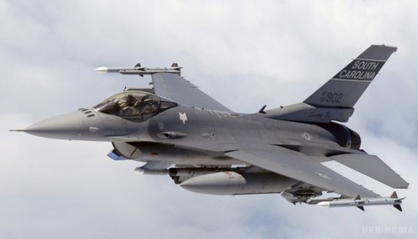 У Данії розбився винищувач. У Данії розбився винищувач F-16 і впав у Північному морі біля узбережжя острова Рема.