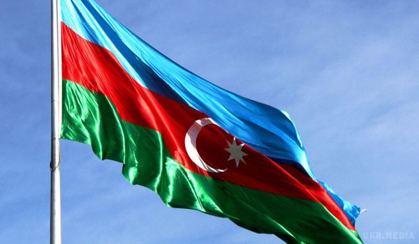 У столиці Азербайджану масово закриваються салони, магазини та кафе. Основна причина - девальвація нацвалюти.