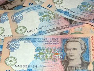 Що буде з гривнею до кінця року - фінансовий експерт . Українці за півроку продали доларів на мільярд більше, ніж купили.