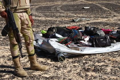 Єгипетські медики допустили можливість вибуху на борту А321. Єгипетський судмедексперт, який оглядав тіла загиблих при катастрофі літака А321, заявив, що характер пошкоджень жертв може свідчити про вибух на борту лайнера. 