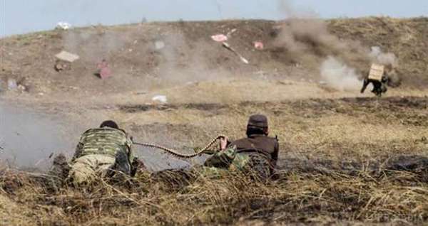 За ніч бойовики 13 разів стріляли у сторону позицій українських військ-прес-центру АТО. Розпочинаючи з 18 години і до 6 ранку терористичні найманці 13 разів вели вогонь у бік позицій ЗСУ